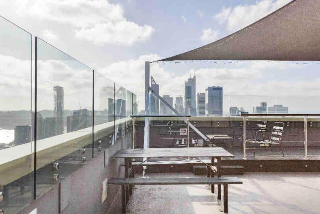 In The City Perth 1B1B Pool And Nice View Εξωτερικό φωτογραφία